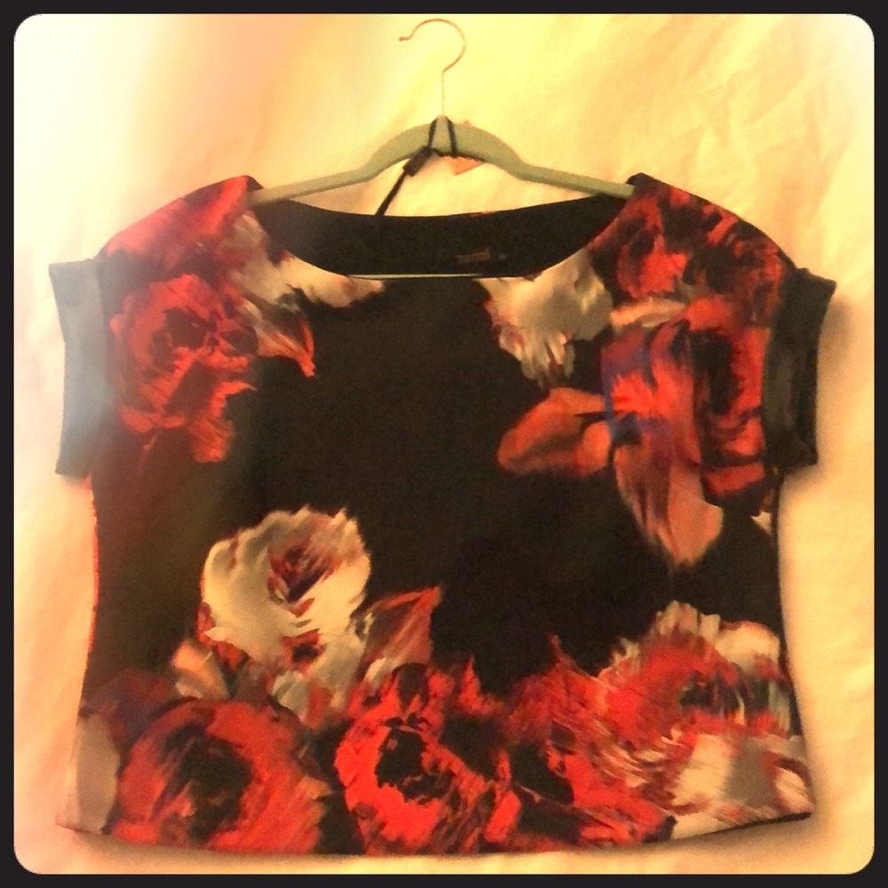 NWT Super cute floral top!